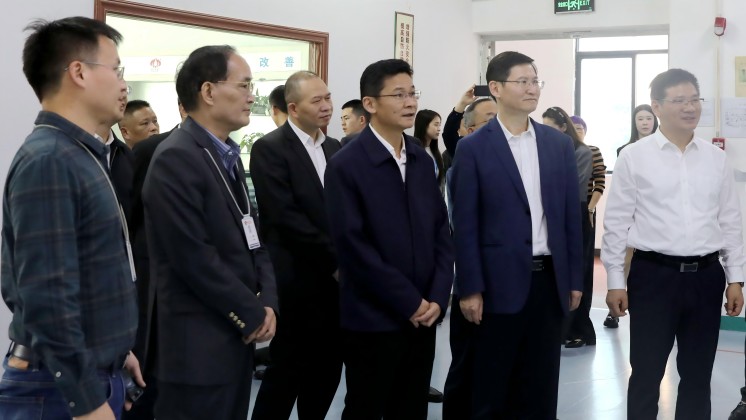 湖南省人民政府副省長、黨組成員曹志強(qiáng) 蒞臨炬神電子調(diào)研